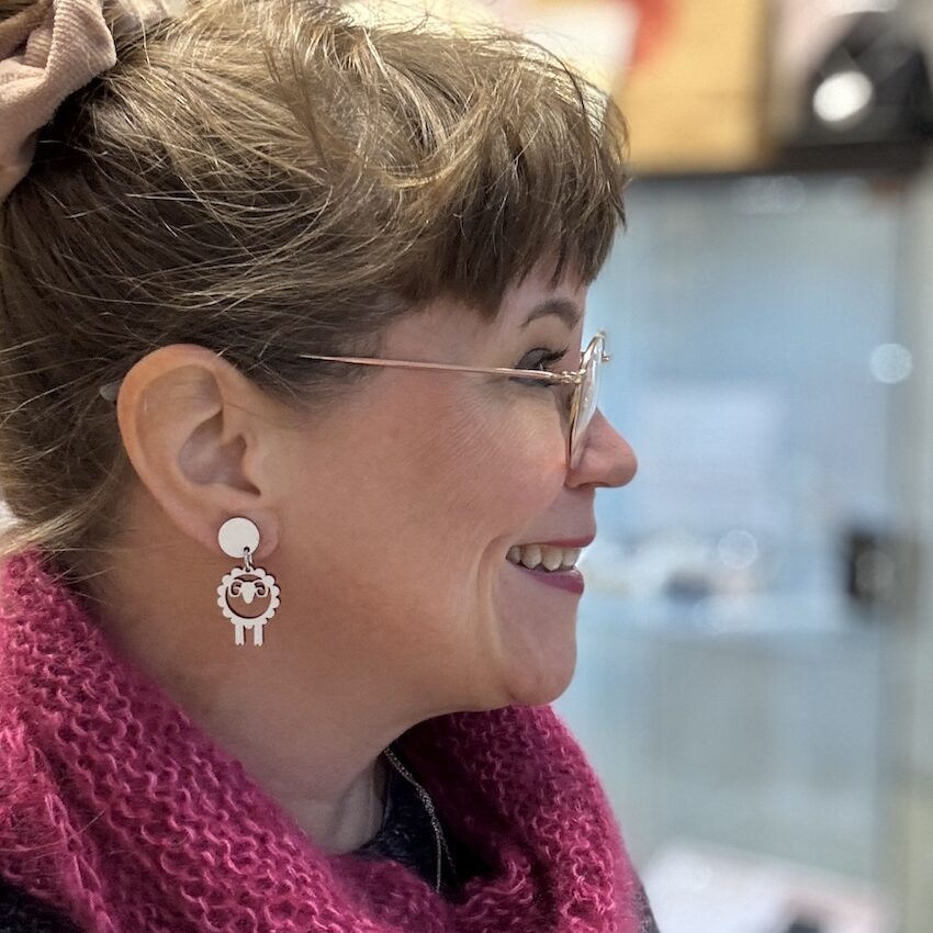 Korvakorut Pikkupässi, Pinjo design, valkoinen koivuvaneri