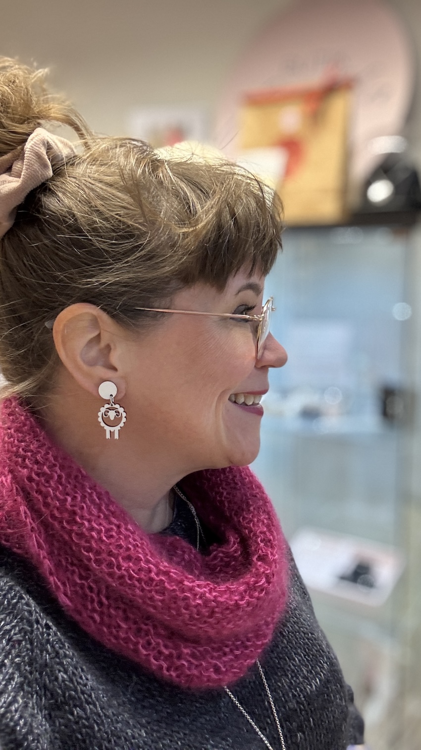 Pikkupässi korvakorut ovat Pinjo designin mallistoa, löydät ne Butik frillasta Oulusta.