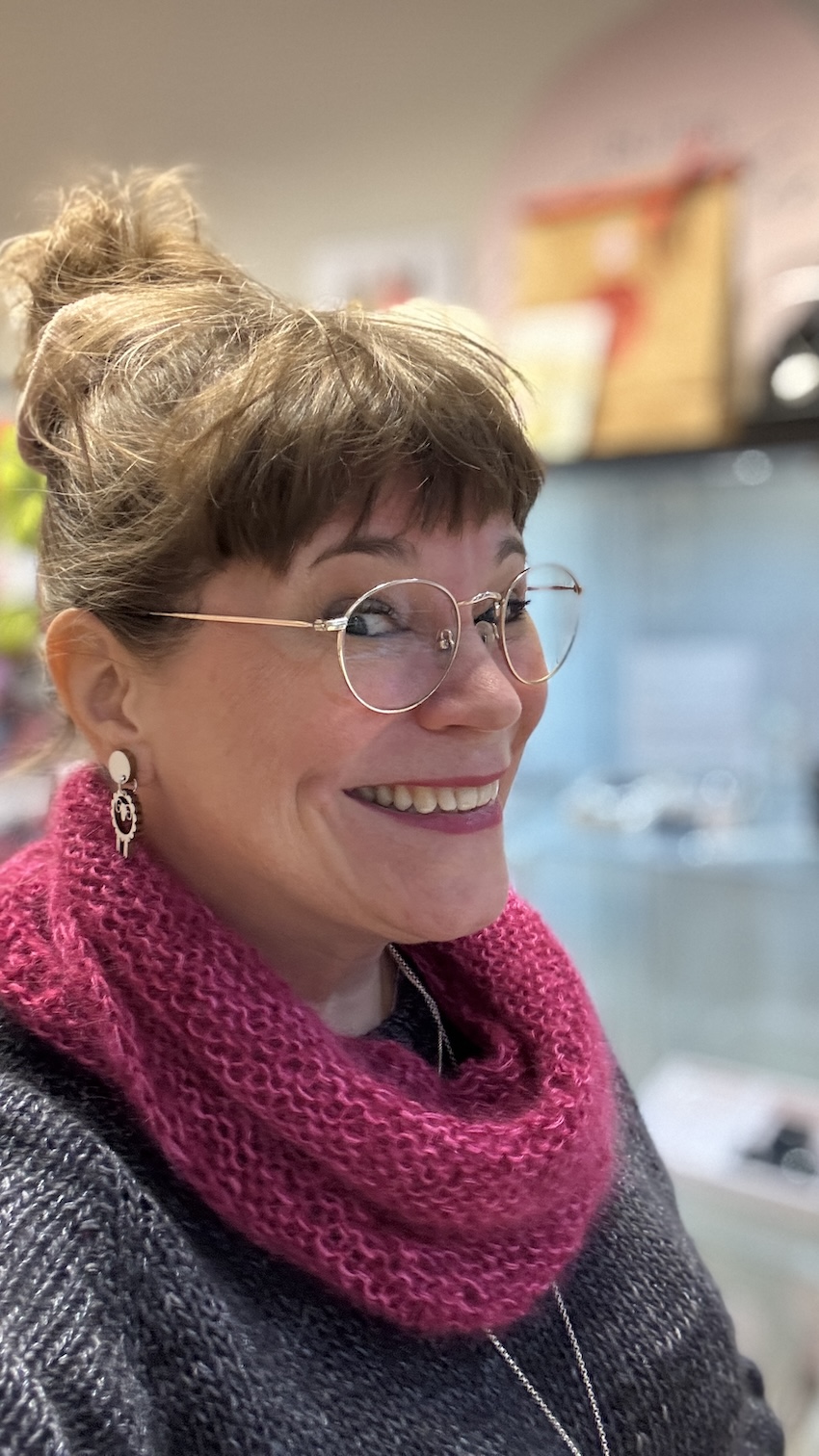 Pikkupässi korvakorut ovat Pinjo designin mallistoa, löydät ne Butik frillasta Oulusta.