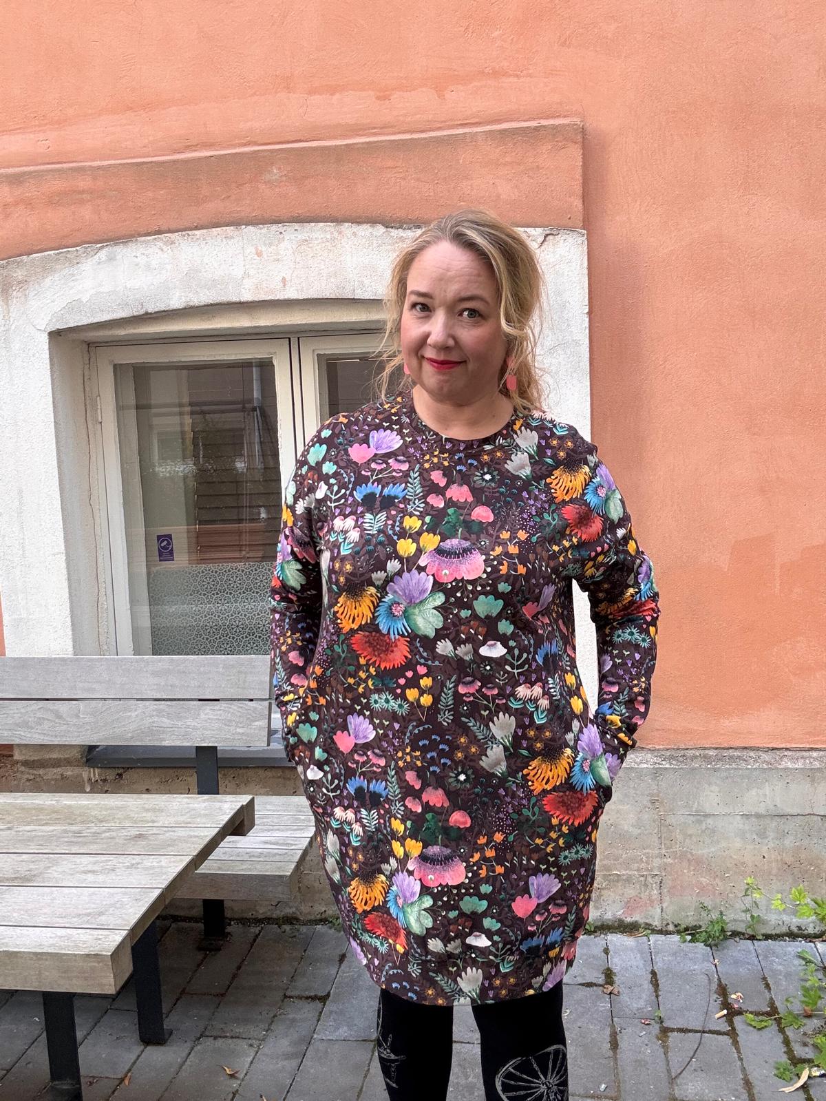 COLLEGEtunika Anni taskut