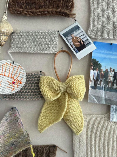 PetiteKnit December Bow rusetti keltainen