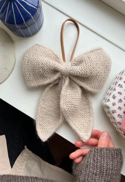 PetiteKnit December Bow rusetti beige