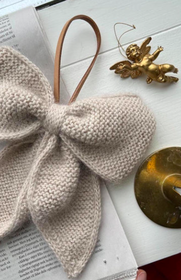 PetiteKnit December Bow rusetti