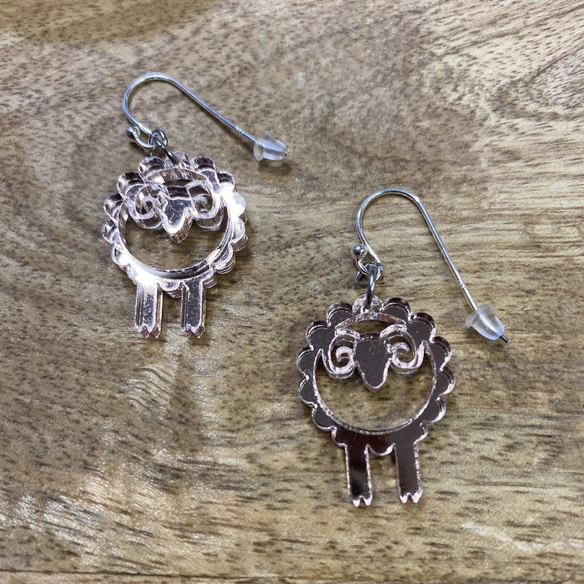 Korvakorut Pikkupässi, Pinjo design, Ruusukulta peili