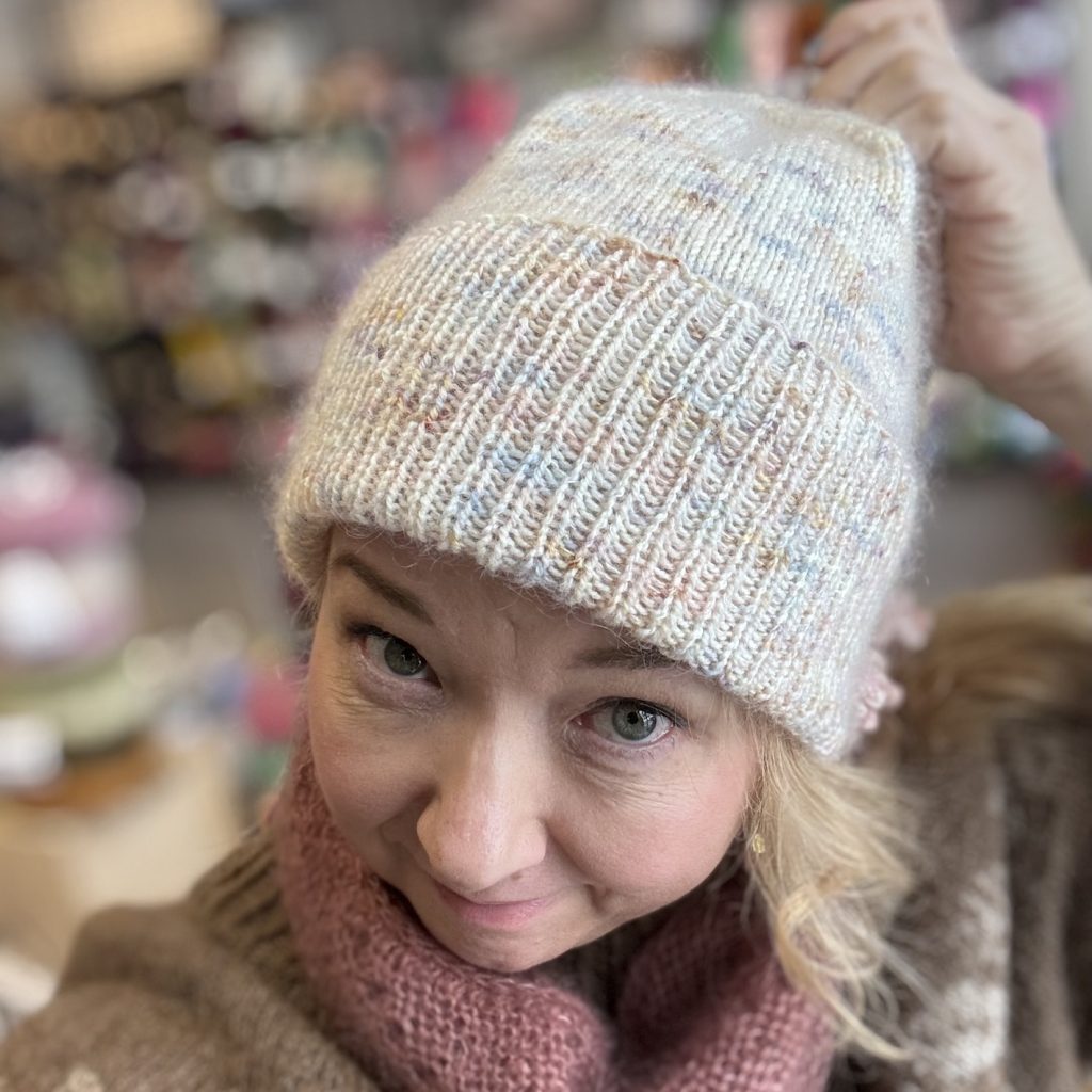 Basic Cozy Hat by Manon Drolet