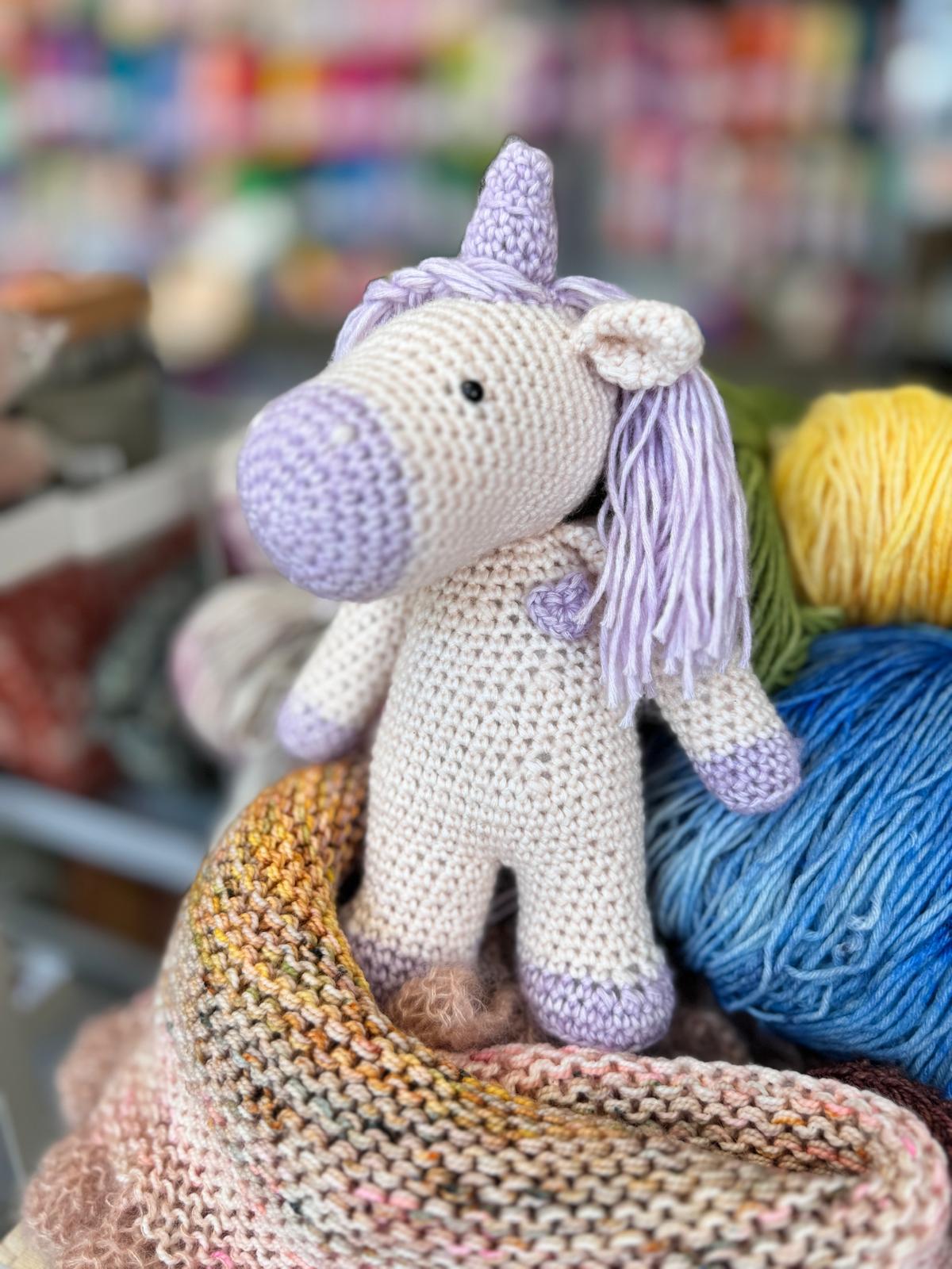 Tarvikepaketti pehmoeläin virkattu Unicorn